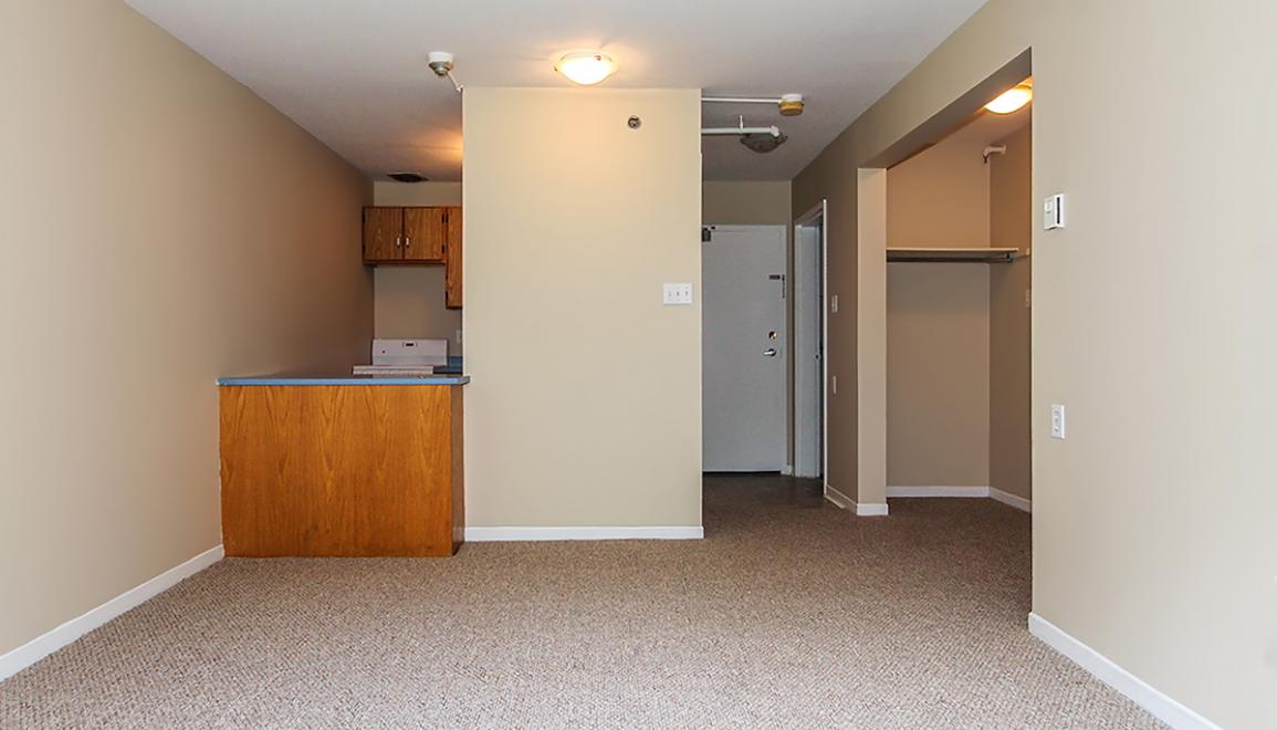 Meadowland Manor Kitchen & Entry Image