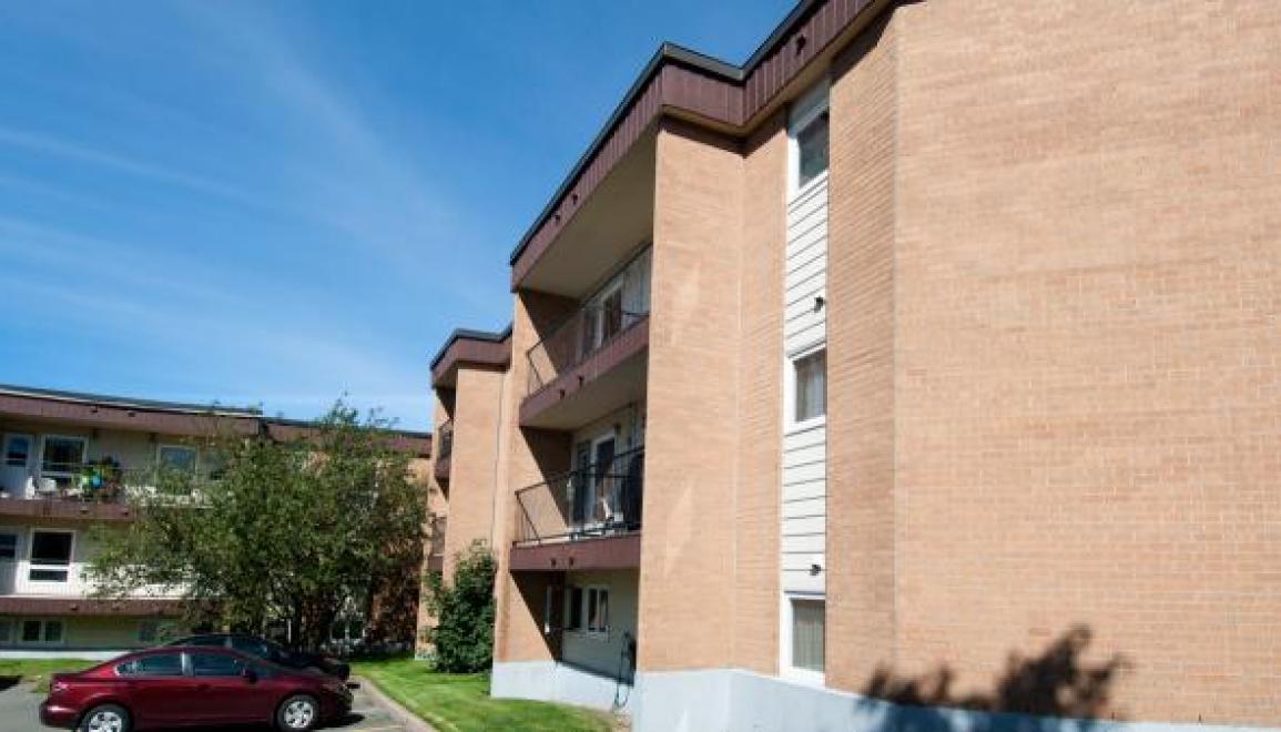 Forest Manor Closeup Building Image