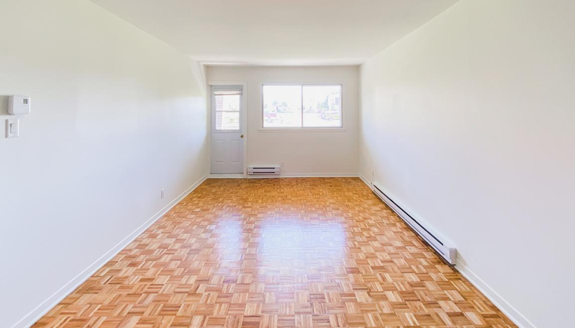 170 Torbay Road Apartments Livingroom Image