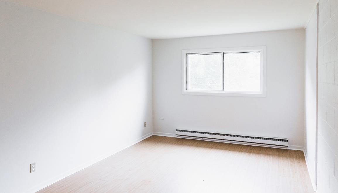 Cornwall Manor Apartments Livingroom With Window View Image