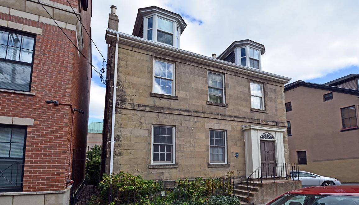 1335 Hollis Street Exterior Image