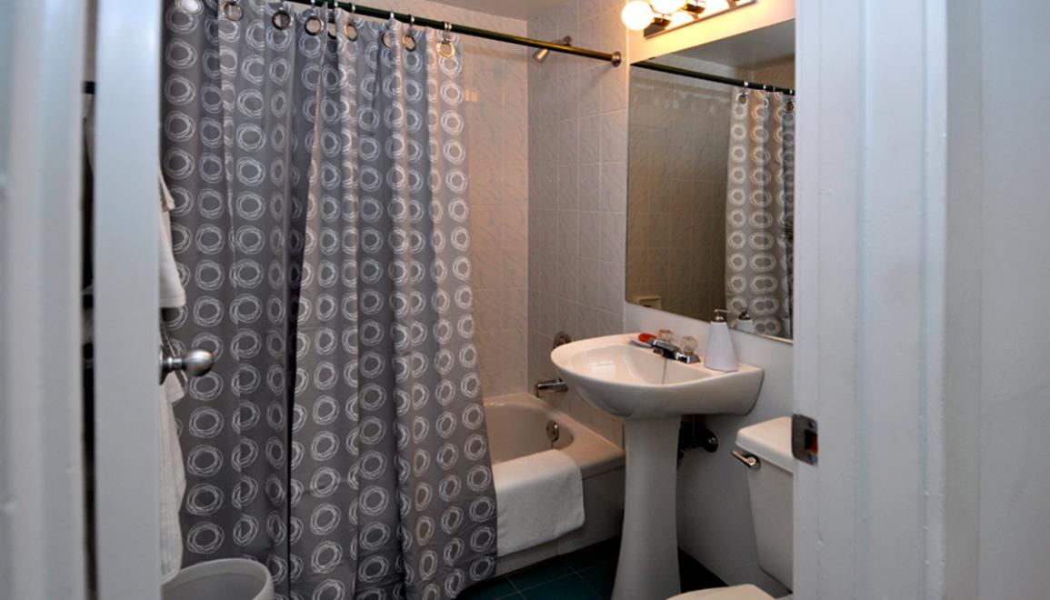 Victoria Gardens Bathroom Image