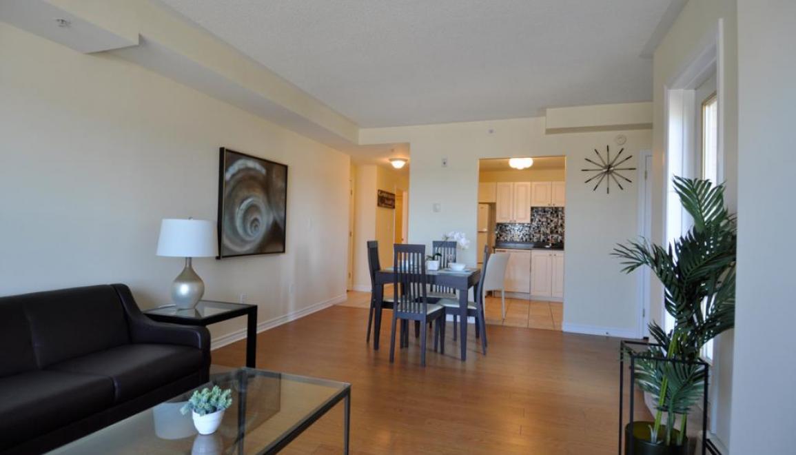 21 Parkland Dining Area & Living Room Image