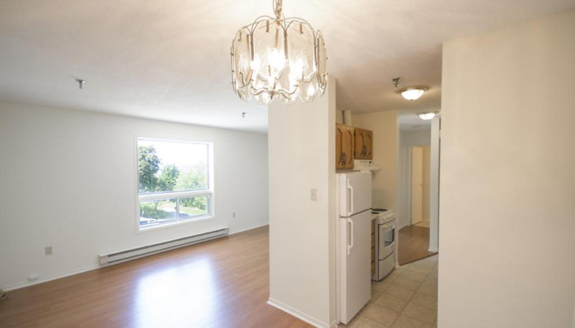 246 Bedford Highway Living Room & Kitchen Image