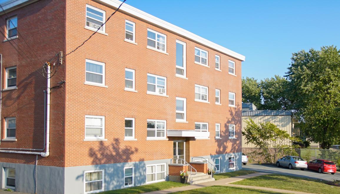 3565 Connaught Exterior Image 2