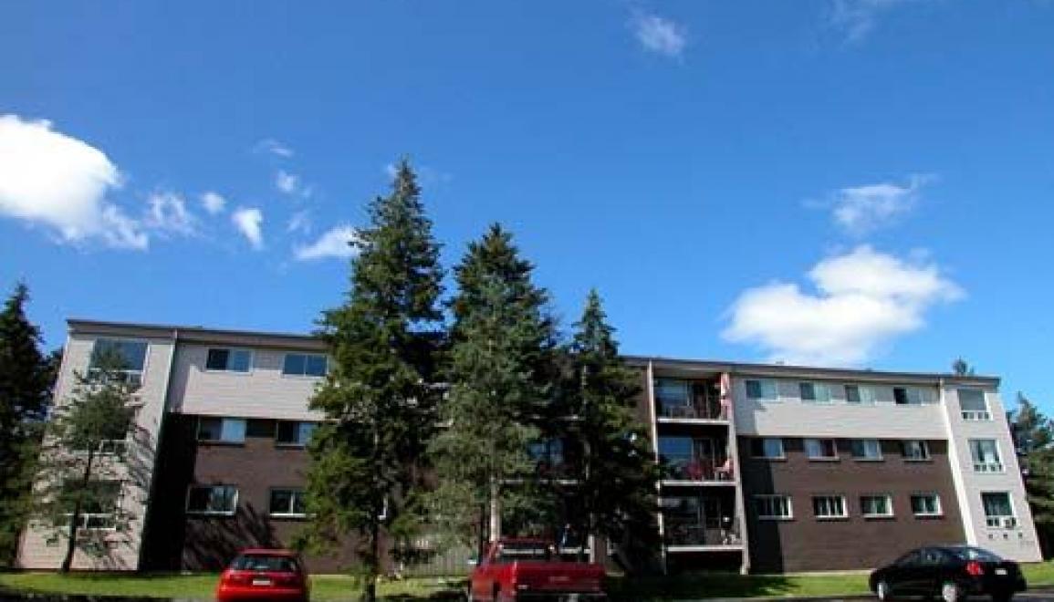 10-214 Harlington Crescent Building Image