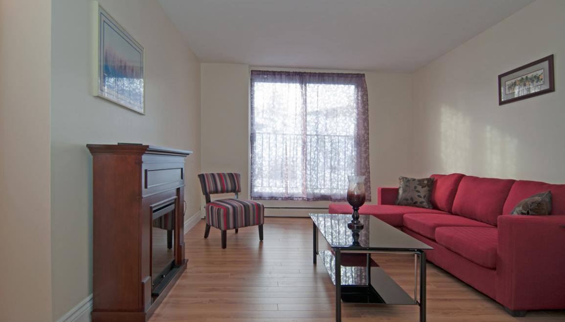 59 Glenforest & 21 Plateau Living Room Image