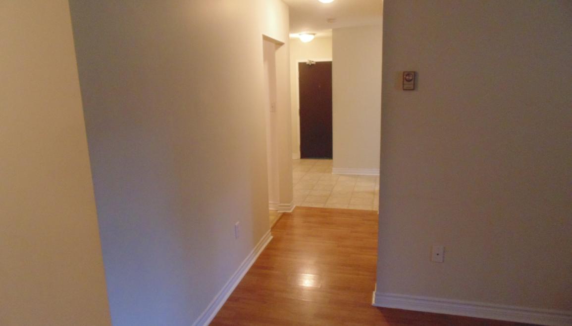 33-41 Veronica Drive Hallway Image