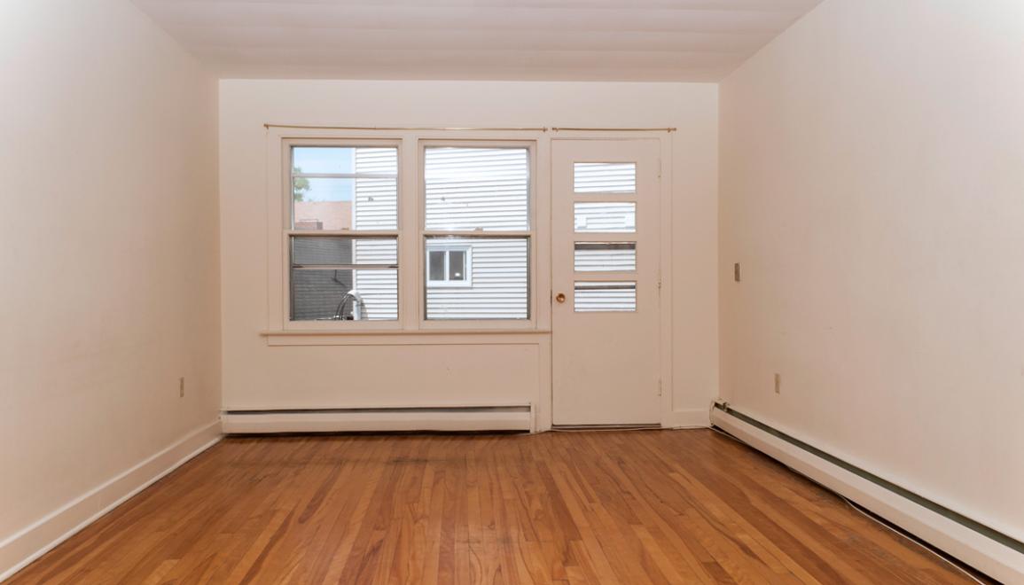 3565 Connaught Avenue Living Room Image