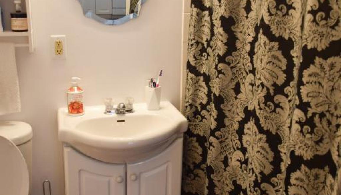 Kent Street Bathroom Image