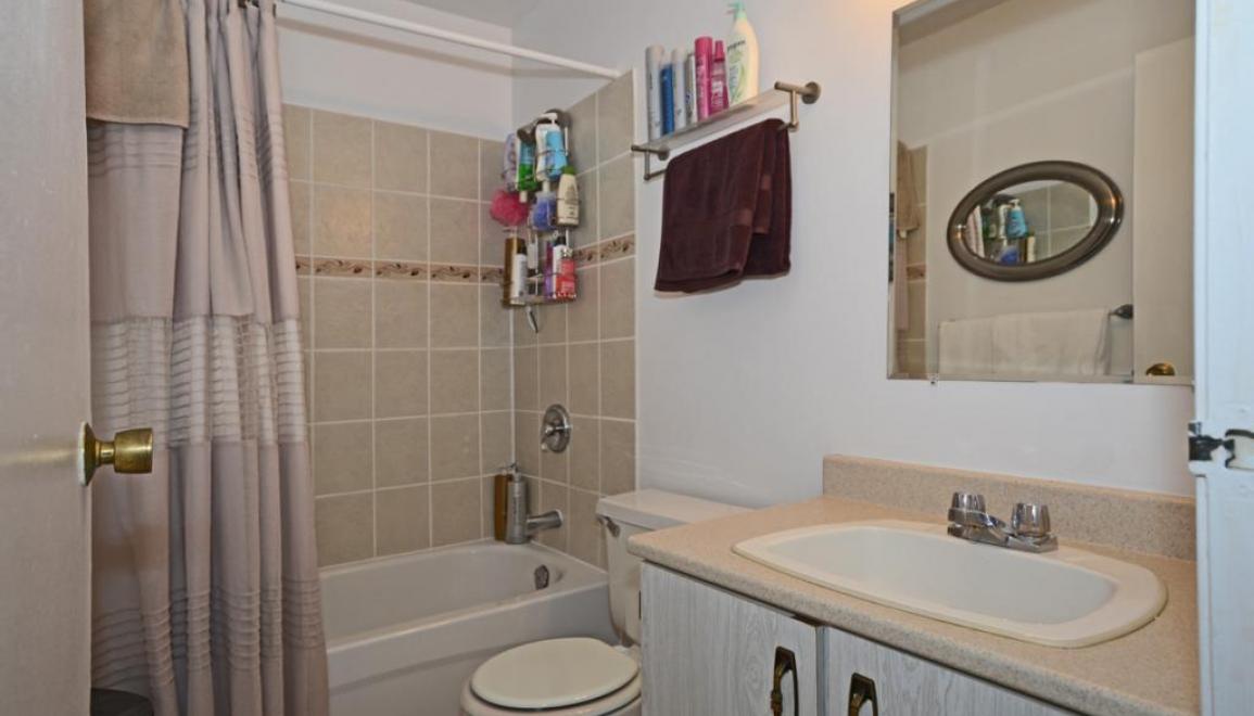 294-300 Main Avenue Bathroom Image