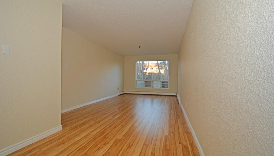 10-214 Harlington Crescent Living Room Image