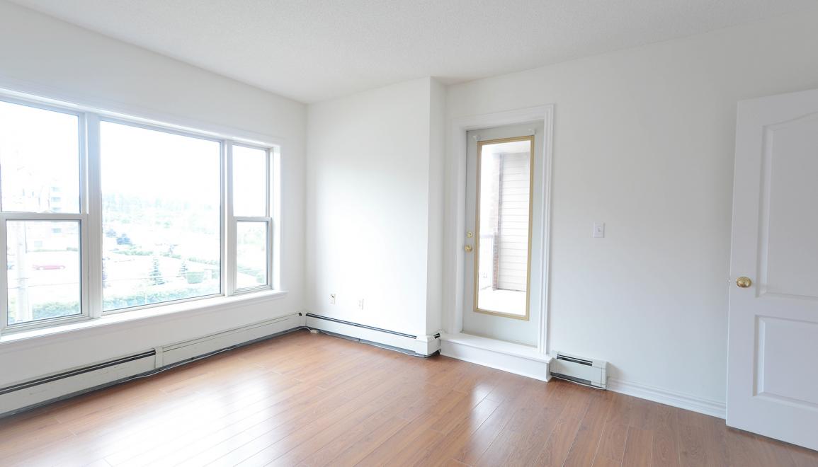 21 Parkland Livingroom