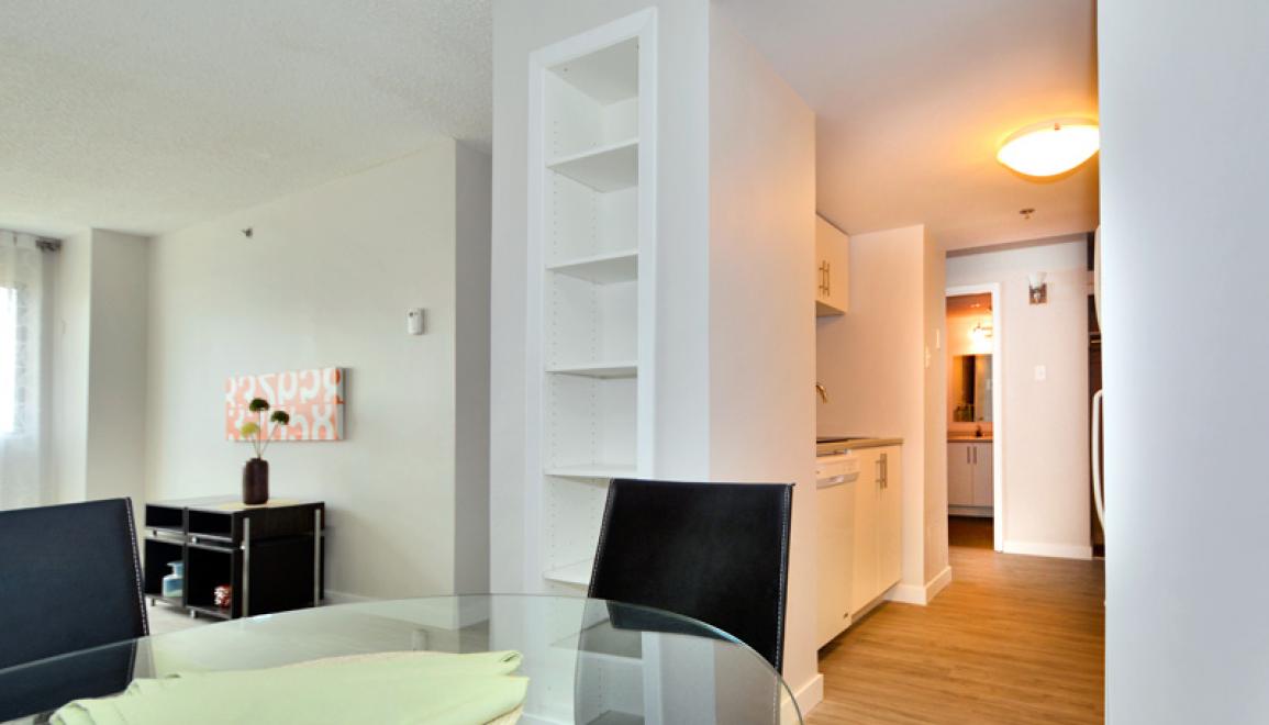 Quinpool Towers Dining Area & Kitchen Image