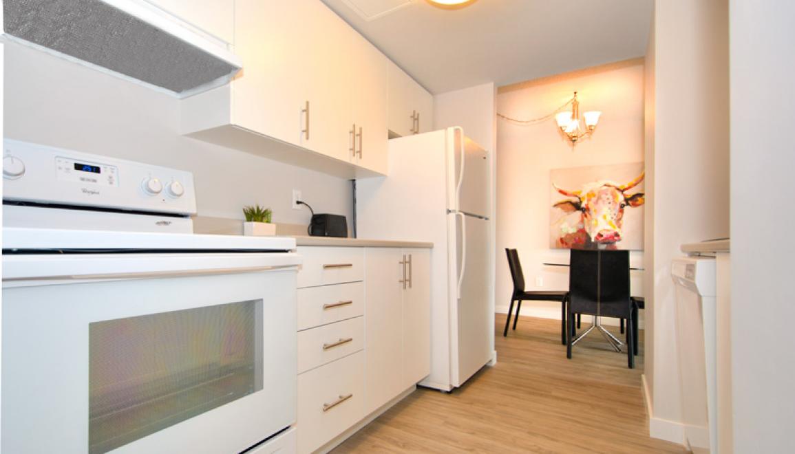 Quinpool Towers Dining Area & Kitchen 2 Image