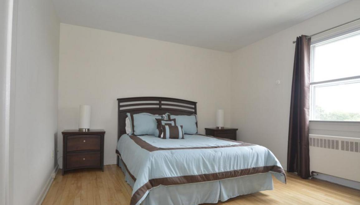 Lakefront Apartments Bedroom Image