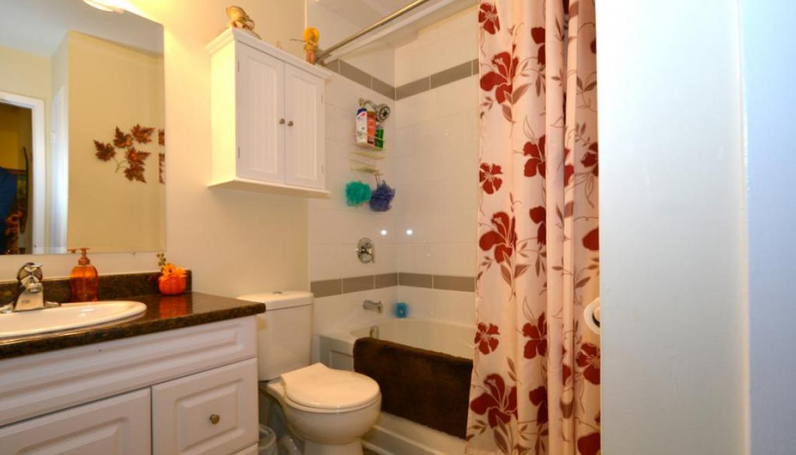 125 Knightsridge Bathroom Image