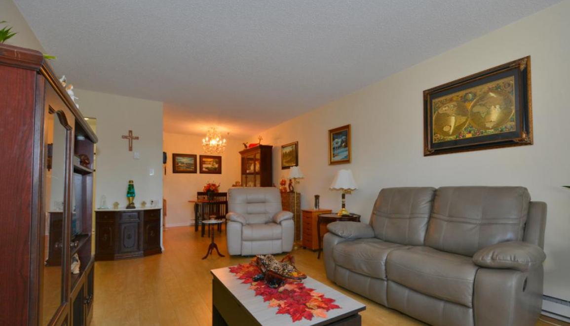 125 Knightsridge Living Room 2 Image