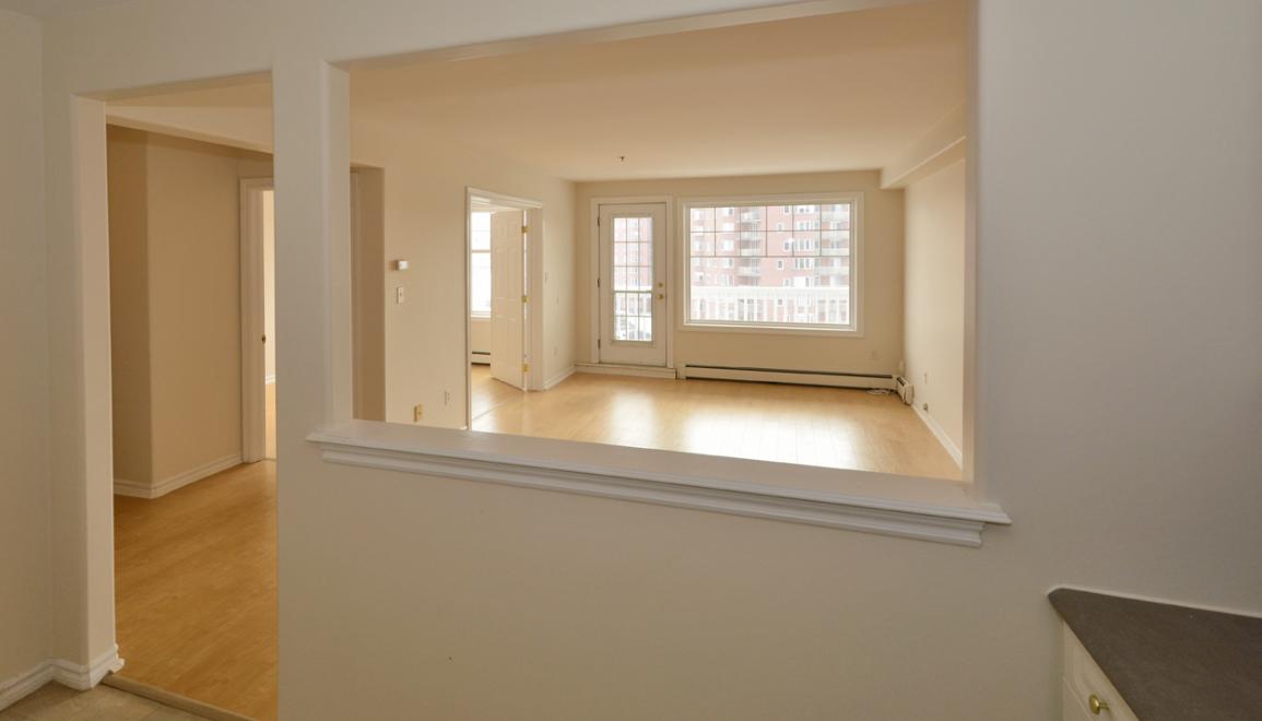 155 Stoneybrook Court Living Room Image