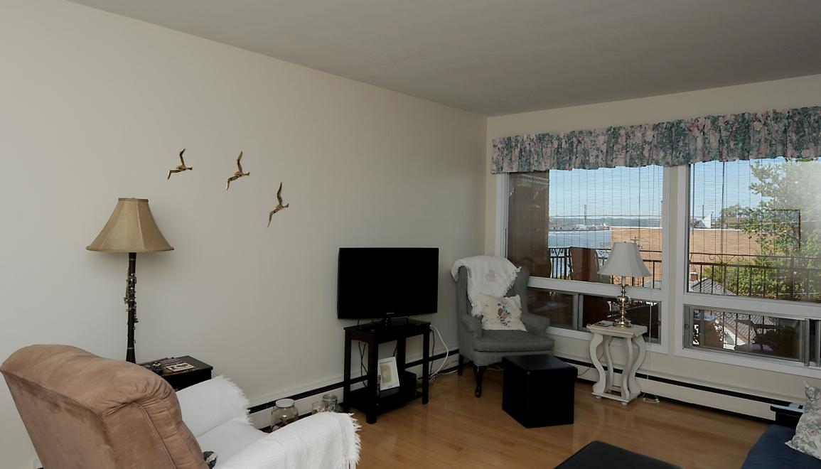 6 Jamieson Livingroom