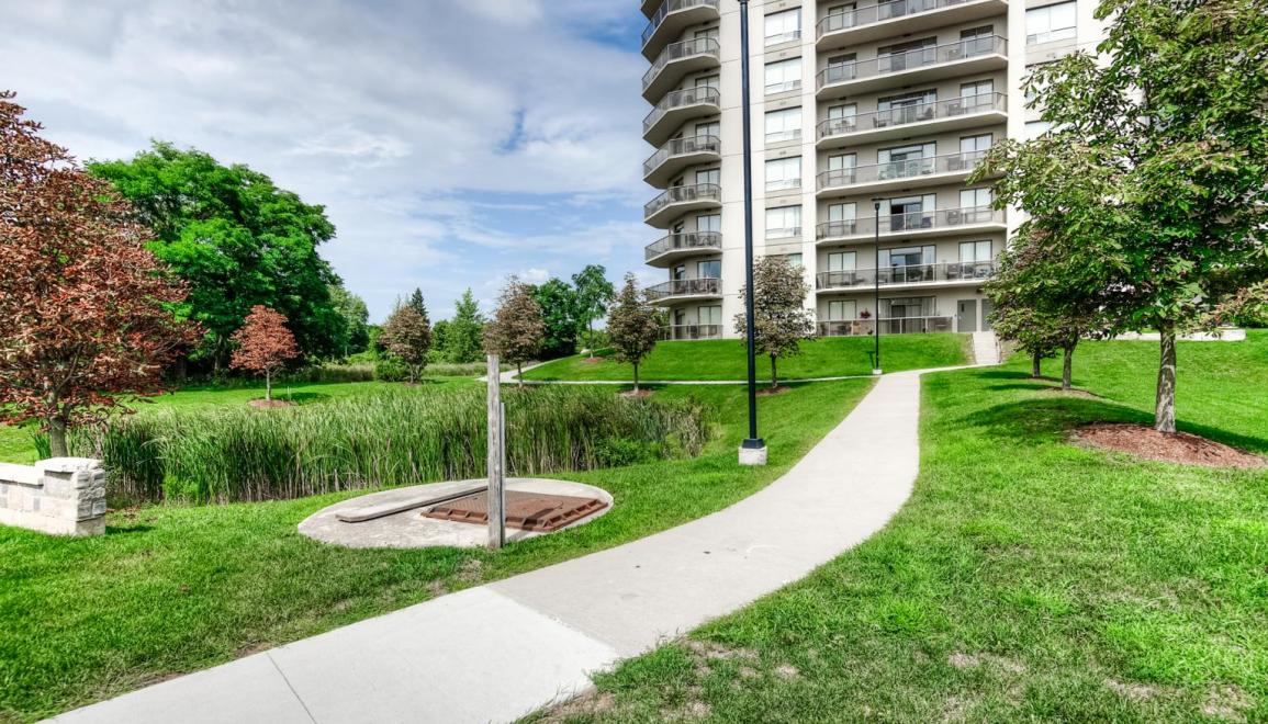 Rivers Edge 1 Apartments Exterior 2 Image