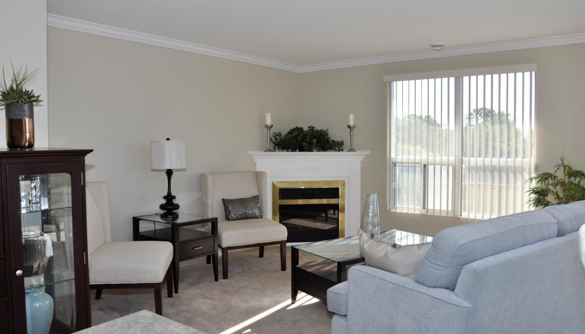 Rivers Edge 2 Apartments Living Room Image