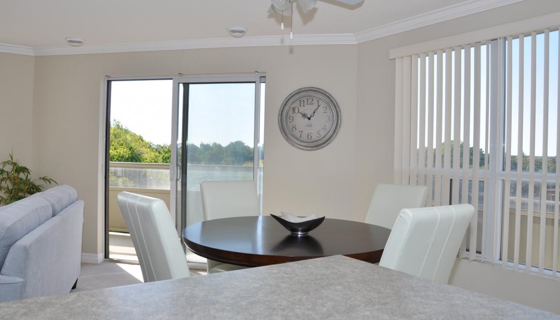 Rivers Edge 2 Apartments Dining Area Image