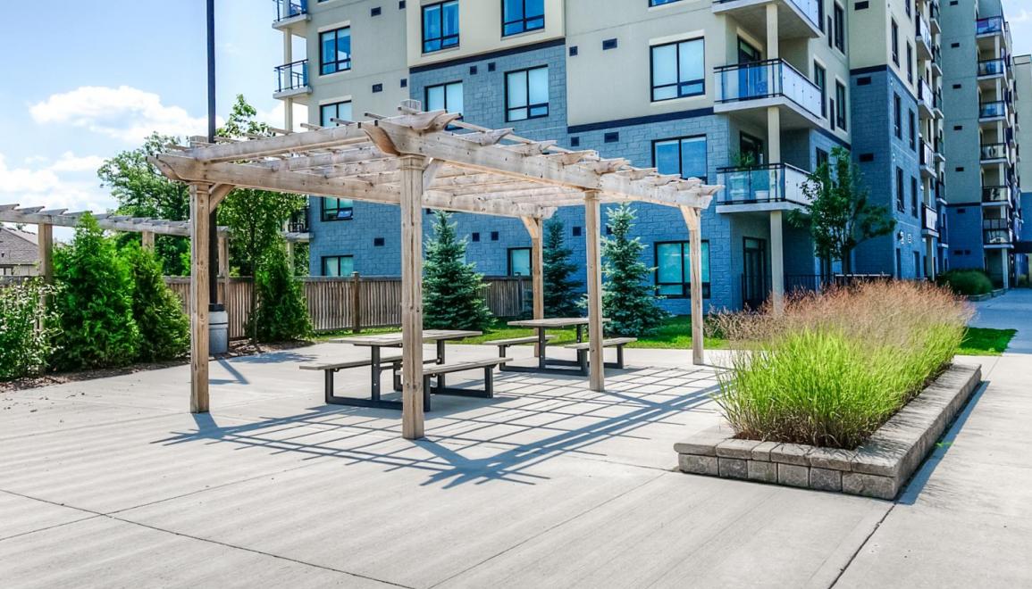 Saginaw Gardens Apartment Exterior Image 2