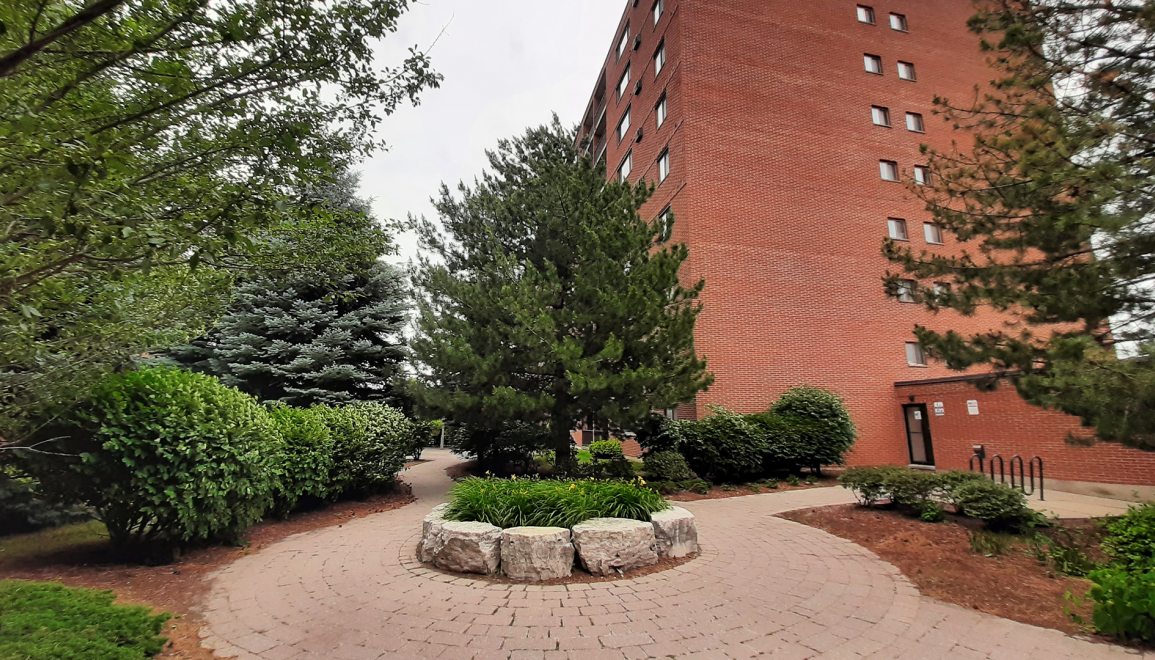 Heritage Place Courtyard Image