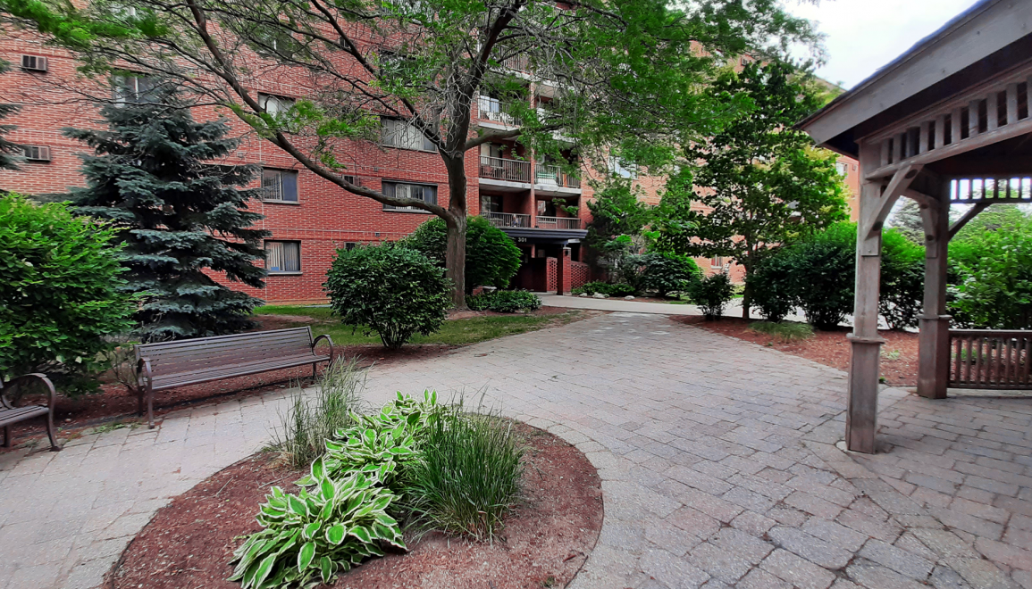 Heritage Place Courtyard Image