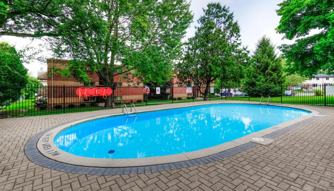 Westminster Apartments Pool Image