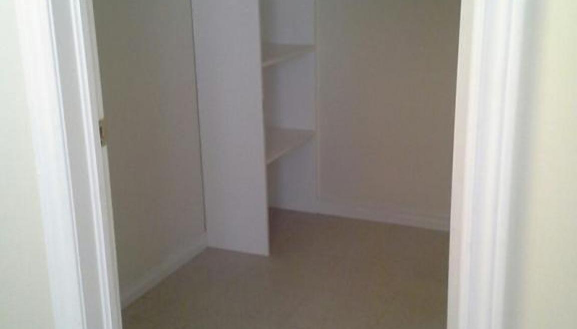 Nevada Court Closet Image