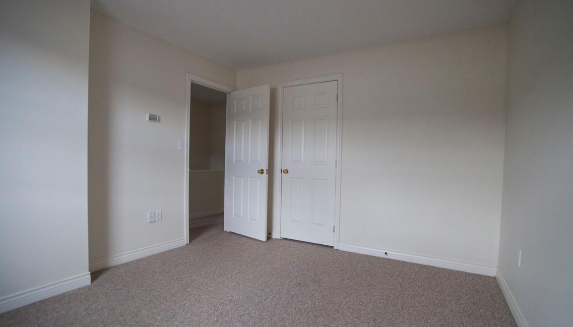 Burns Avenue Bedroom & Closet Image