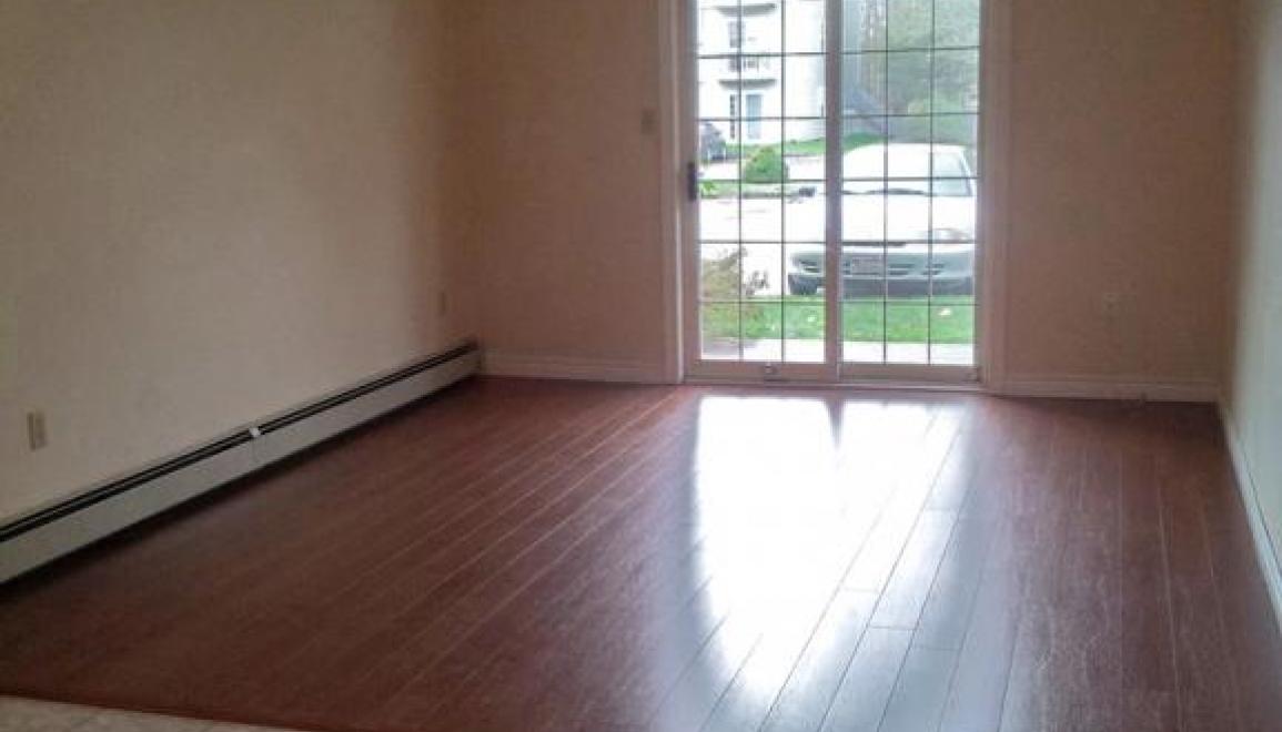 Nevada Court Living Room Image