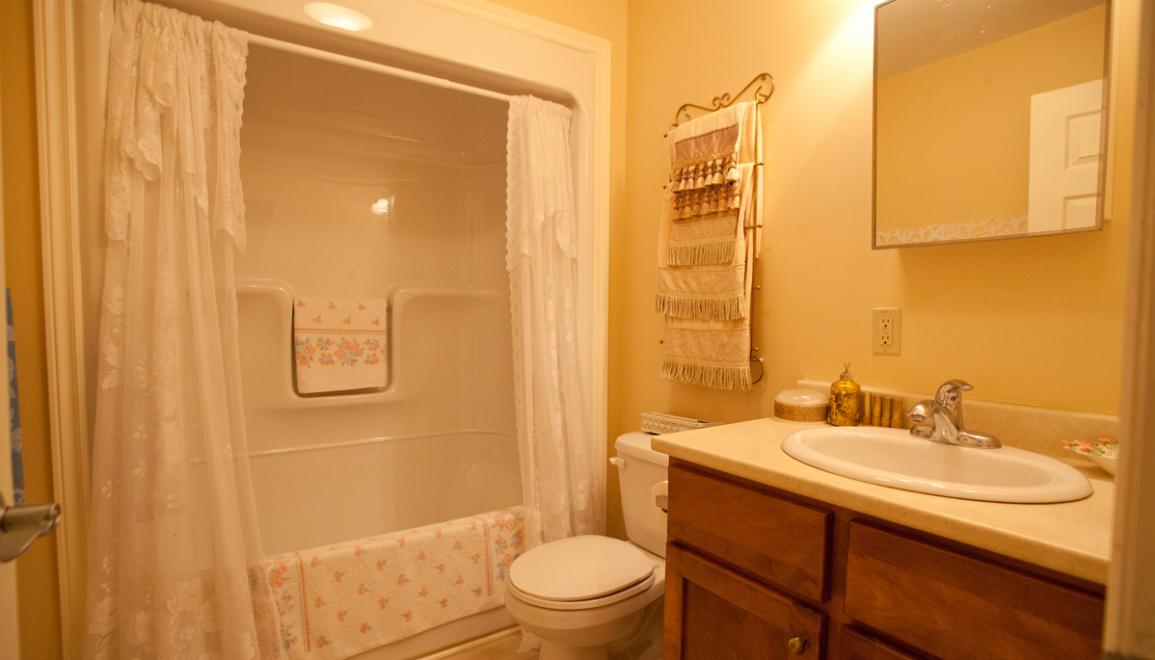Spring Park Bathroom Image