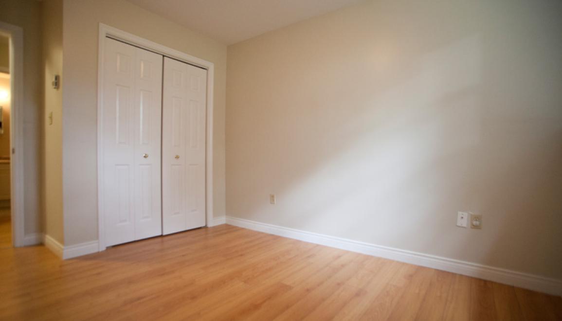 Kensington Court Bedroom Closet Image