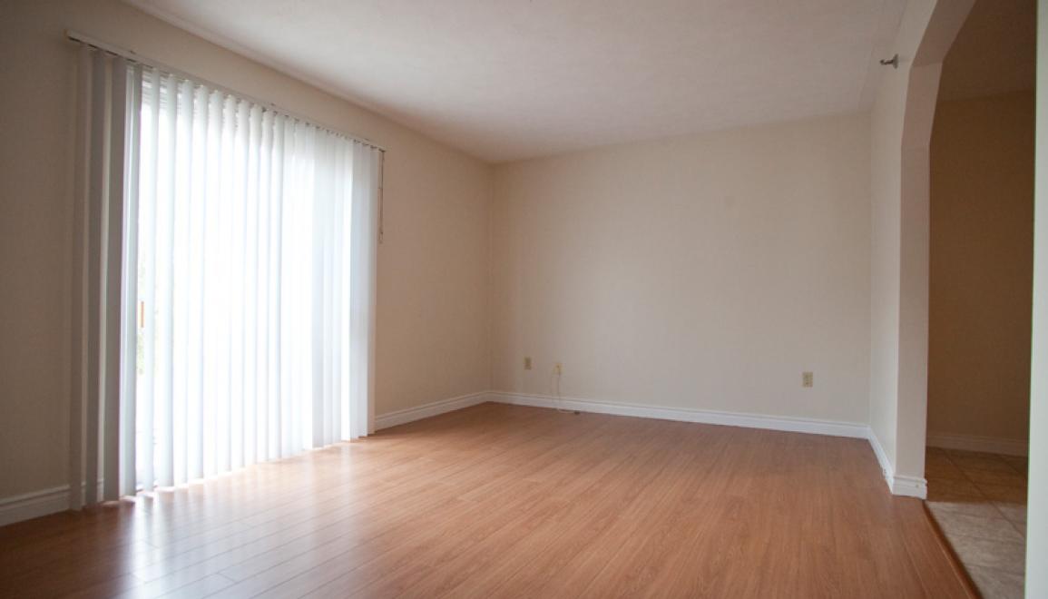 Kensington Court Living Room Image