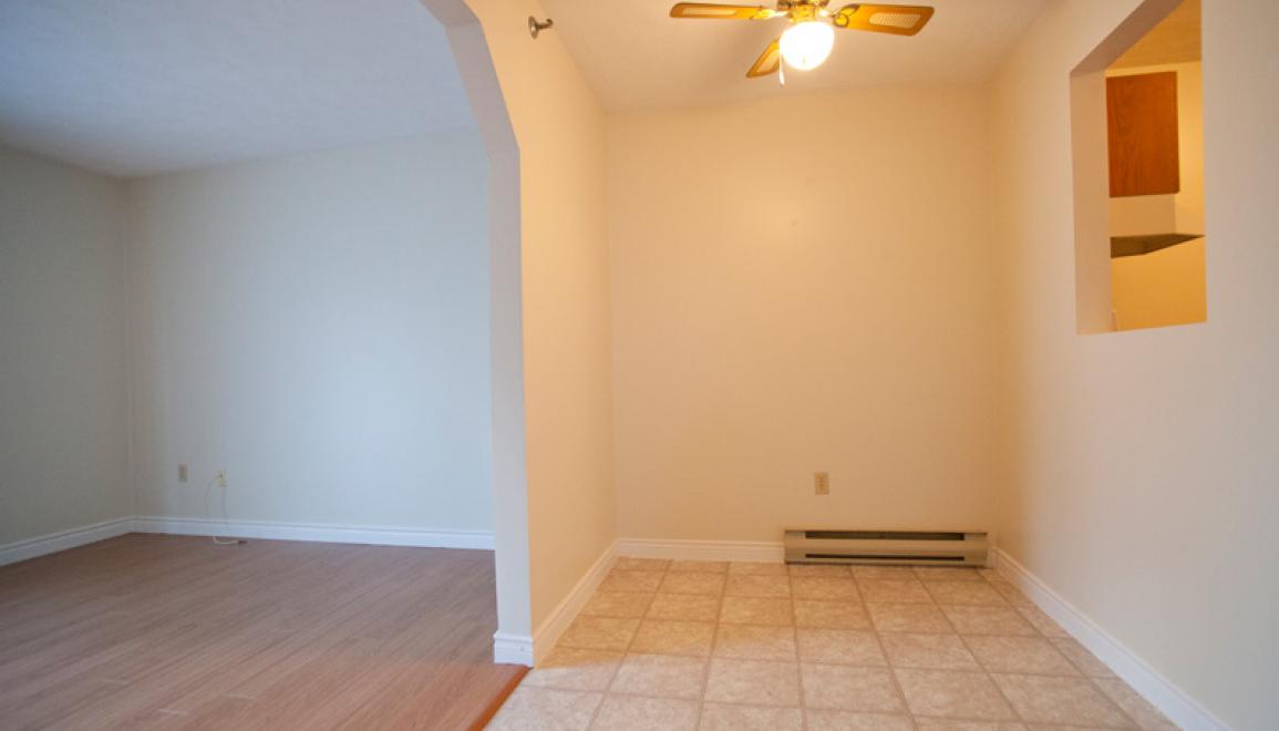 Kensington Court Living Room & Dining Room Image