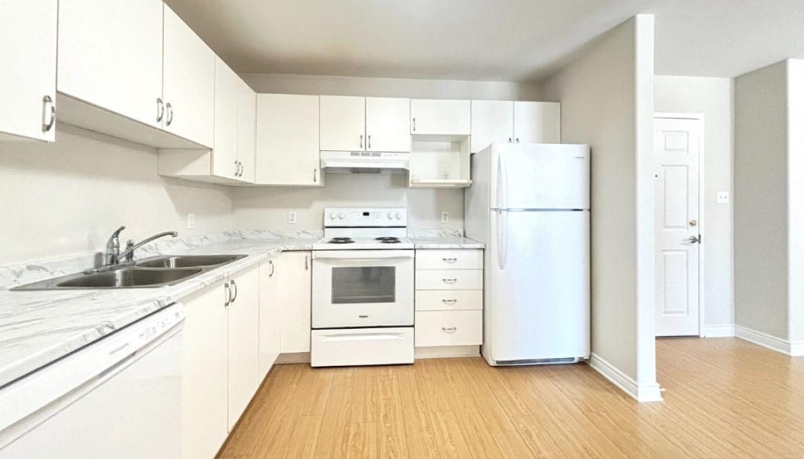 360 Acadie - Kitchen