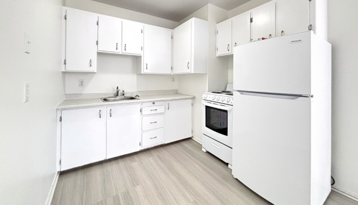 Centennial Towers & Braemore Plaza - Kitchen