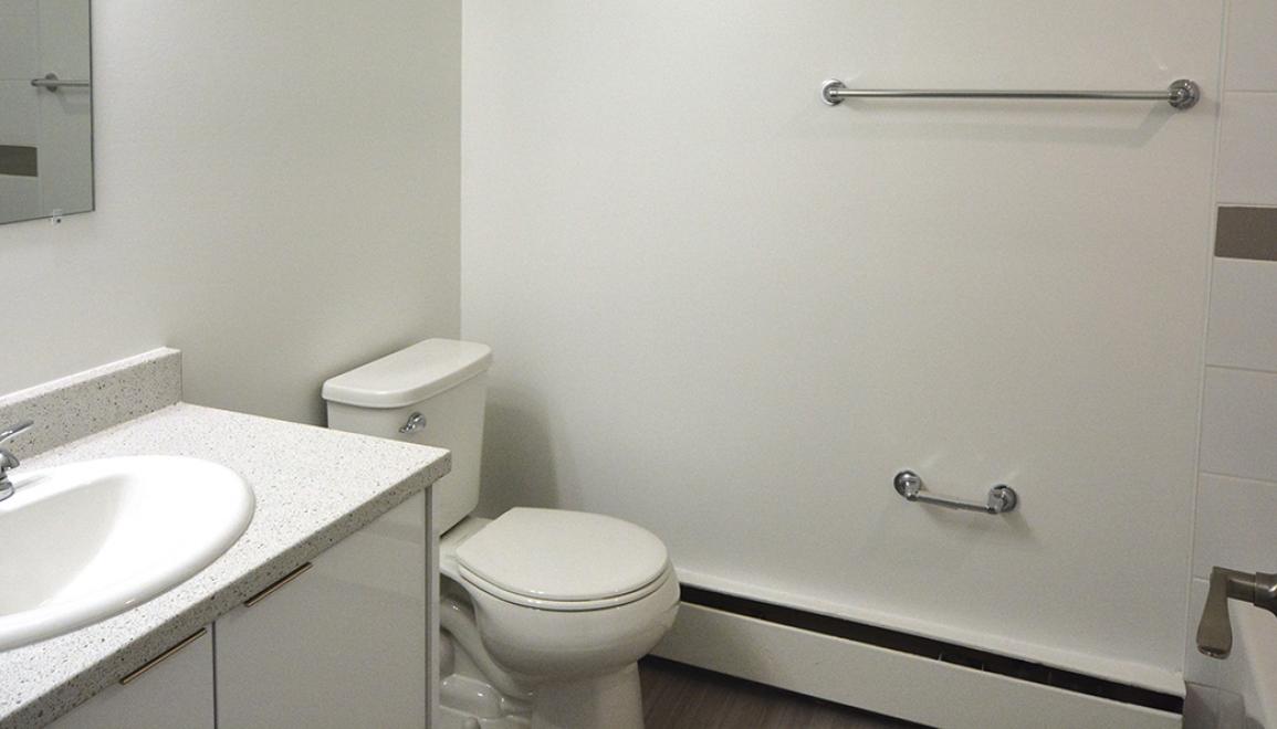 1 Oak Bathroom