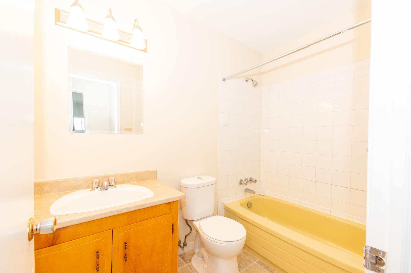 270 Parkside Apartments Bathroom Image