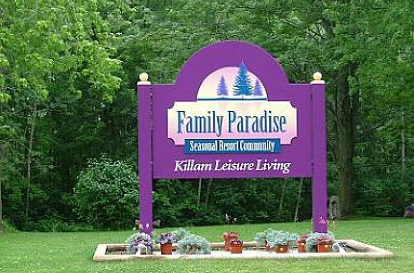 Family Paradise Welcome Sign